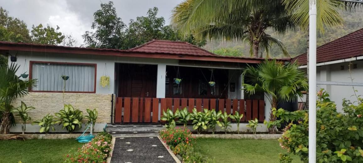 Mama Nings Beach Hotel Sekongkang Exterior photo